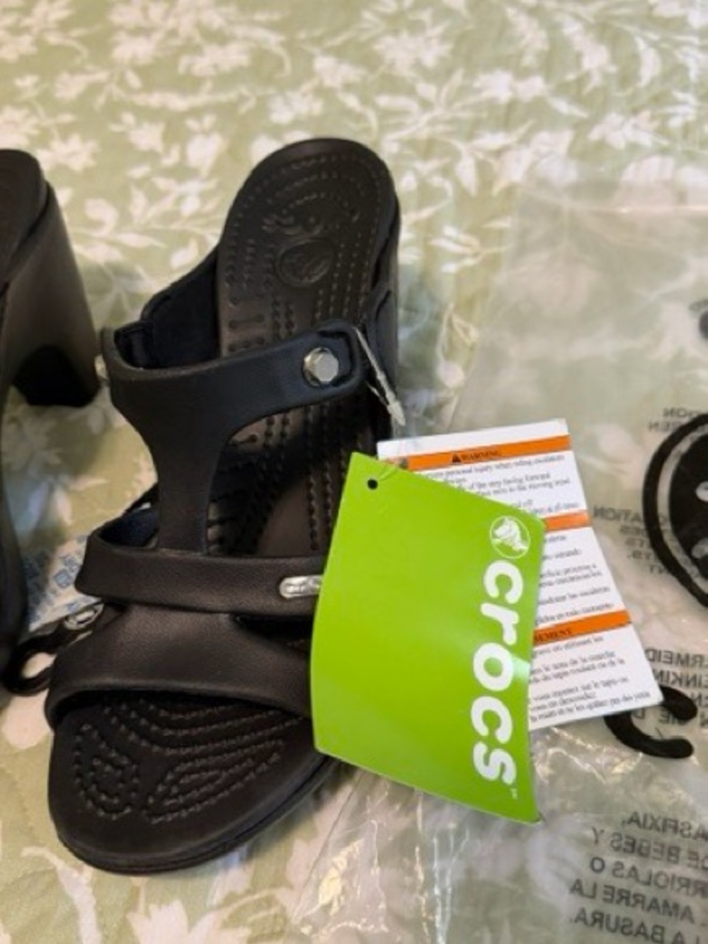 NWT NEW CROCS CYPRUS V sz 36 -37 Womens 6 Black Wedge Sandals DISCONTINUED STYLE - Picture 2 of 4